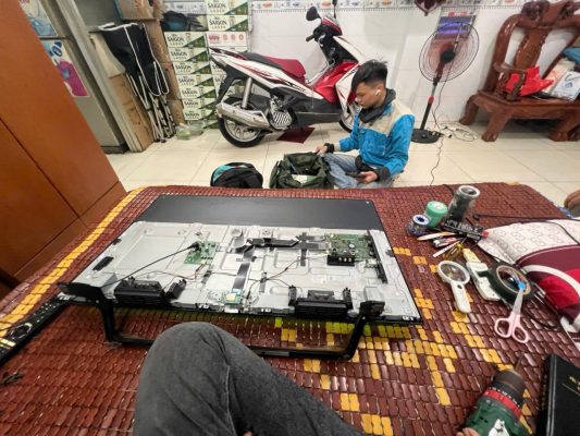 Sửa tivi sọc ngang sọc dọc màn hình tại nhà